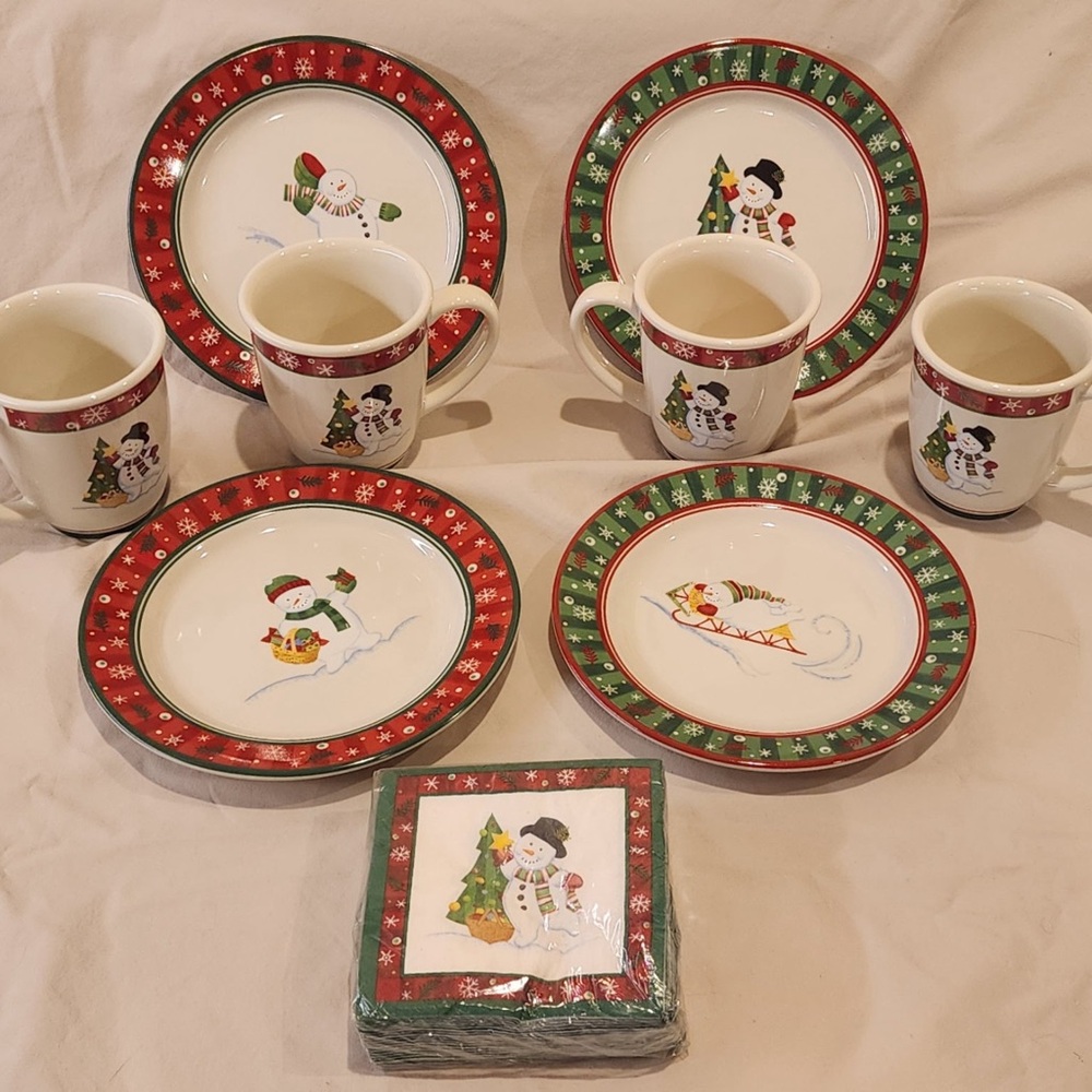 Longaberger Red and Green Holiday Snack Plates and Coffee Mugs Set